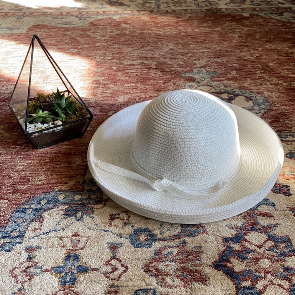 GIGI PIP White Straw Hat